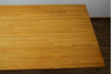 中古　ブランド家具　特注　オーダー品　天板極厚　タモ材　無垢　ブラックとナチュラルカラーのコントラストが素敵な組み立て式収納付きの特大テーブル　定価約70万円相当　(R-080307)