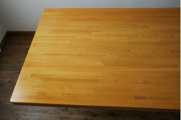 中古　ブランド家具　特注　オーダー品　天板極厚　タモ材　無垢　ブラックとナチュラルカラーのコントラストが素敵な組み立て式収納付きの特大テーブル　定価約70万円相当　(R-080307)