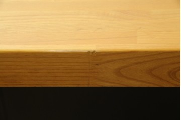 中古　ブランド家具　特注　オーダー品　天板極厚　タモ材　無垢　ブラックとナチュラルカラーのコントラストが素敵な組み立て式収納付きの特大テーブル　定価約70万円相当　(R-080307)