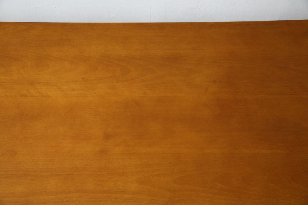 中古　美品　横浜クラシック家具　ダニエル(daniel)　品のあるデザインが目を引くダイニングテーブル　(R-080308)