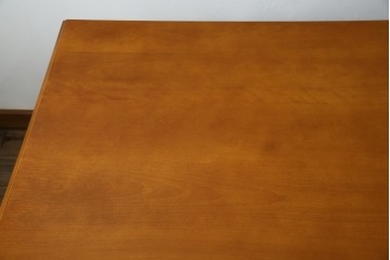 中古　美品　横浜クラシック家具　ダニエル(daniel)　品のあるデザインが目を引くダイニングテーブル　(R-080308)