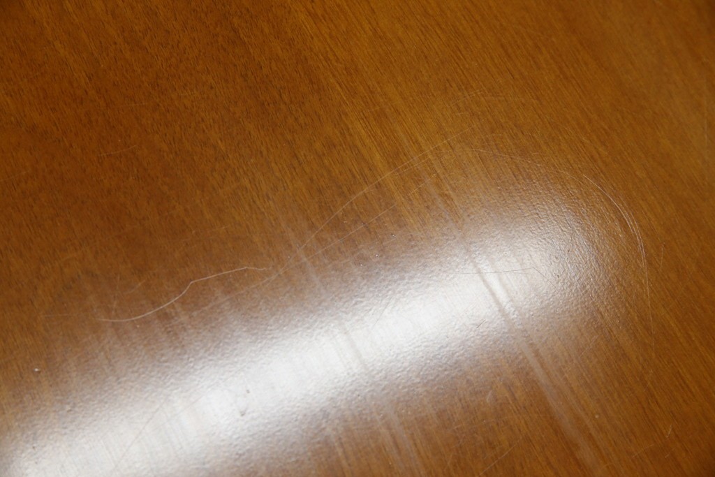 中古　美品　横浜クラシック家具　ダニエル(daniel)　品のあるデザインが目を引くダイニングテーブル　(R-080308)