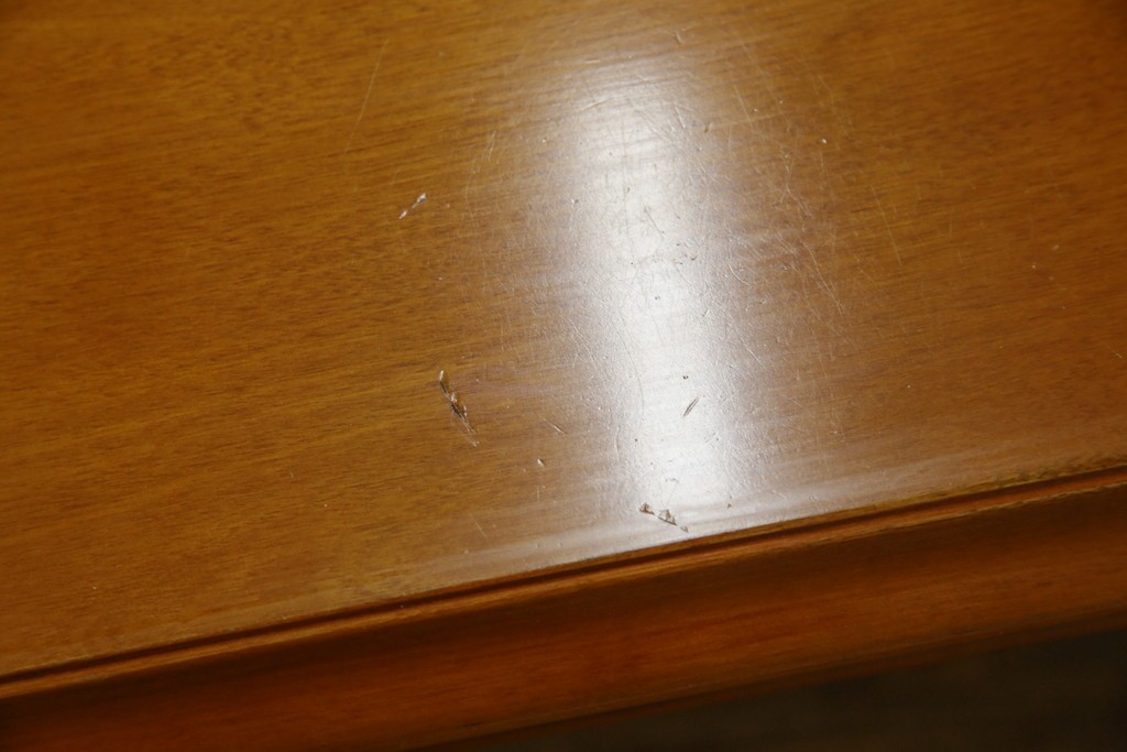 中古　美品　横浜クラシック家具　ダニエル(daniel)　品のあるデザインが目を引くダイニングテーブル　(R-080308)