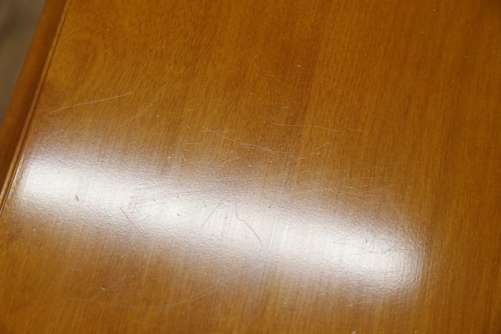 中古　美品　横浜クラシック家具　ダニエル(daniel)　品のあるデザインが目を引くダイニングテーブル　(R-080308)