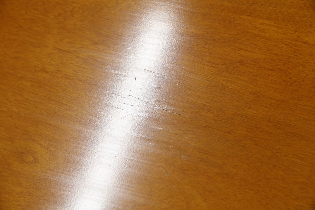 中古　美品　横浜クラシック家具　ダニエル(daniel)　品のあるデザインが目を引くダイニングテーブル　(R-080308)