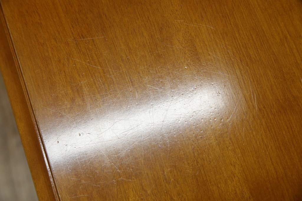 中古　美品　横浜クラシック家具　ダニエル(daniel)　品のあるデザインが目を引くダイニングテーブル　(R-080308)