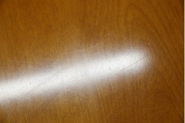 中古　美品　横浜クラシック家具　ダニエル(daniel)　品のあるデザインが目を引くダイニングテーブル　(R-080308)