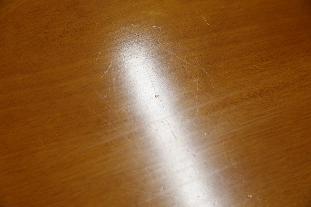 中古　美品　横浜クラシック家具　ダニエル(daniel)　品のあるデザインが目を引くダイニングテーブル　(R-080308)