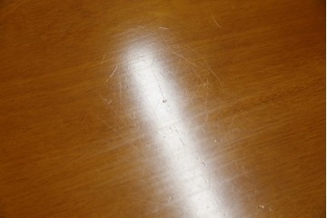 中古　美品　横浜クラシック家具　ダニエル(daniel)　品のあるデザインが目を引くダイニングテーブル　(R-080308)