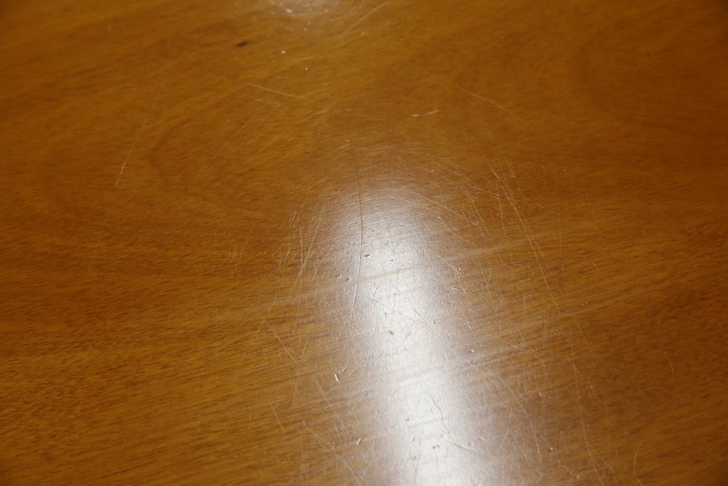 中古　美品　横浜クラシック家具　ダニエル(daniel)　品のあるデザインが目を引くダイニングテーブル　(R-080308)