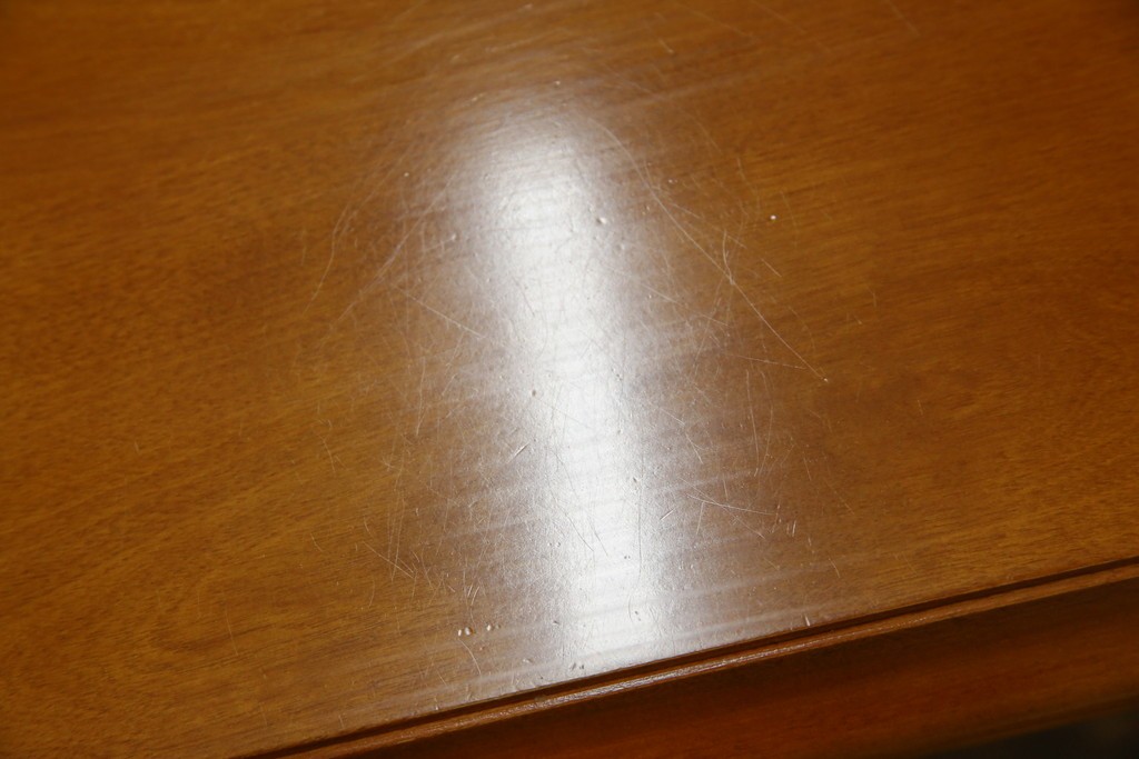 中古　美品　横浜クラシック家具　ダニエル(daniel)　品のあるデザインが目を引くダイニングテーブル　(R-080308)