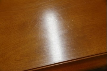 中古　美品　横浜クラシック家具　ダニエル(daniel)　品のあるデザインが目を引くダイニングテーブル　(R-080308)