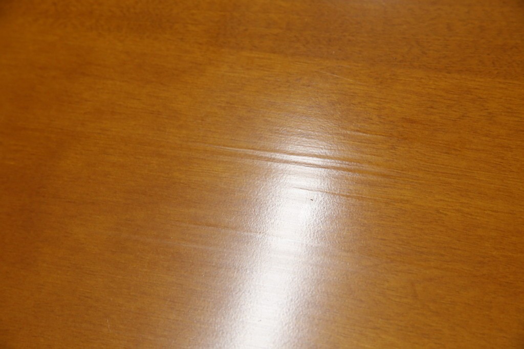 中古　美品　横浜クラシック家具　ダニエル(daniel)　品のあるデザインが目を引くダイニングテーブル　(R-080308)