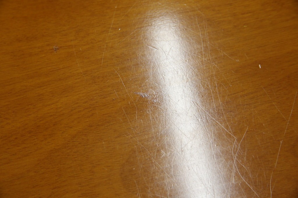 中古　美品　横浜クラシック家具　ダニエル(daniel)　品のあるデザインが目を引くダイニングテーブル　(R-080308)