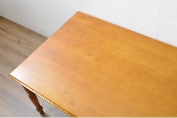 中古　美品　横浜クラシック家具　ダニエル(daniel)　品のあるデザインが目を引くダイニングテーブル(4人掛け、6人掛け、食卓)(R-080308)