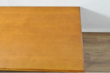 中古　美品　横浜クラシック家具　ダニエル(daniel)　品のあるデザインが目を引くダイニングテーブル(4人掛け、6人掛け、食卓)(R-080308)