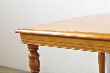 中古　美品　横浜クラシック家具　ダニエル(daniel)　品のあるデザインが目を引くダイニングテーブル(4人掛け、6人掛け、食卓)(R-080308)