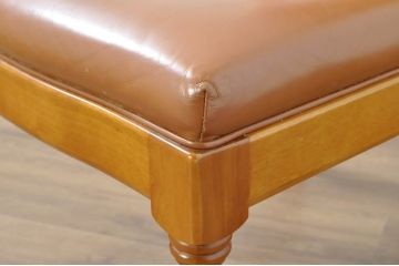 中古　横浜クラシック家具　ダニエル(daniel)　本革(レザー)　品のある佇まいが素敵なダイニングチェア(椅子、イス、アームレスチェア)(定価約25万円)(R-080315)