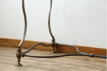 フランスビンテージ　緩やかなカーブを描く脚がお洒落な真鍮(しんちゅう)とアイアンのハンガーラック(ポールハンガー、洋服掛け、コート掛け、店舗什器、ヴィンテージ)(R-080321)