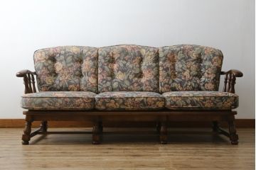 中古　カリモク家具(karimoku)　COLONIAL(コロニアル)シリーズ　クラシカルな佇まいが魅力的な3人掛けソファ(三人掛け、3Pソファ)(R-080324)