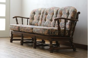 中古　カリモク家具(karimoku)　COLONIAL(コロニアル)シリーズ　クラシカルな佇まいが魅力的な3人掛けソファ(三人掛け、3Pソファ)(R-080324)