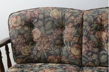 中古　カリモク家具(karimoku)　COLONIAL(コロニアル)シリーズ　クラシカルな佇まいが魅力的な3人掛けソファ(三人掛け、3Pソファ)(R-080324)