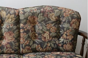 中古　カリモク家具(karimoku)　COLONIAL(コロニアル)シリーズ　クラシカルな佇まいが魅力的な3人掛けソファ(三人掛け、3Pソファ)(R-080324)
