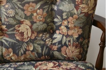 中古　カリモク家具(karimoku)　COLONIAL(コロニアル)シリーズ　クラシカルな佇まいが魅力的な3人掛けソファ(三人掛け、3Pソファ)(R-080324)