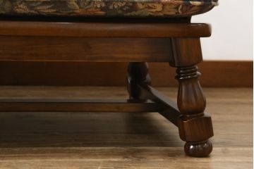 中古　カリモク家具(karimoku)　COLONIAL(コロニアル)シリーズ　クラシカルな佇まいが魅力的な3人掛けソファ(三人掛け、3Pソファ)(R-080324)