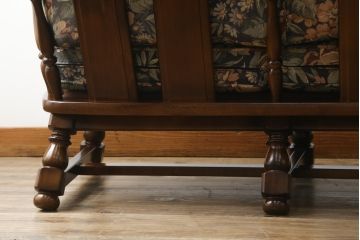 中古　カリモク家具(karimoku)　COLONIAL(コロニアル)シリーズ　クラシカルな佇まいが魅力的な3人掛けソファ(三人掛け、3Pソファ)(R-080324)