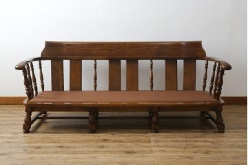中古　カリモク家具(karimoku)　COLONIAL(コロニアル)シリーズ　クラシカルな佇まいが魅力的な3人掛けソファ(三人掛け、3Pソファ)(R-080324)