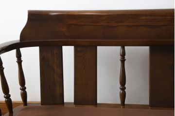 中古　カリモク家具(karimoku)　COLONIAL(コロニアル)シリーズ　クラシカルな佇まいが魅力的な3人掛けソファ(三人掛け、3Pソファ)(R-080324)