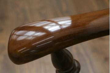 中古　カリモク家具(karimoku)　COLONIAL(コロニアル)シリーズ　クラシカルな佇まいが魅力的な3人掛けソファ(三人掛け、3Pソファ)(R-080324)