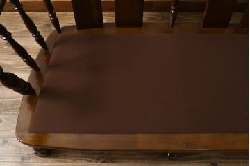 中古　カリモク家具(karimoku)　COLONIAL(コロニアル)シリーズ　クラシカルな佇まいが魅力的な3人掛けソファ(三人掛け、3Pソファ)(R-080324)