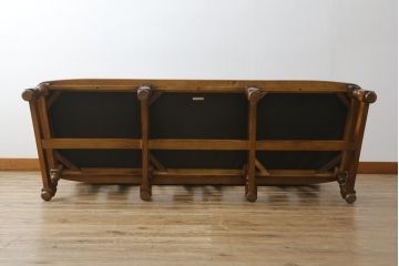 中古　カリモク家具(karimoku)　COLONIAL(コロニアル)シリーズ　クラシカルな佇まいが魅力的な3人掛けソファ(三人掛け、3Pソファ)(R-080324)