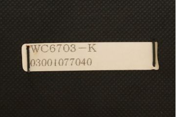 中古　カリモク家具(karimoku)　COLONIAL(コロニアル)シリーズ　クラシカルな佇まいが魅力的な3人掛けソファ(三人掛け、3Pソファ)(R-080324)
