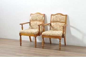 中古　横浜ダニエル(daniel)　LD(エルディー)シリーズ　A-541　クラシカルな佇まいが目を引くアームチェア(定価約23万円)(ダイニングチェア、椅子、バラ売り可能)(R-080326)