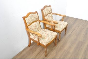 中古　横浜ダニエル(daniel)　LD(エルディー)シリーズ　A-541　クラシカルな佇まいが目を引くアームチェア(定価約23万円)(ダイニングチェア、椅子、バラ売り可能)(R-080326)