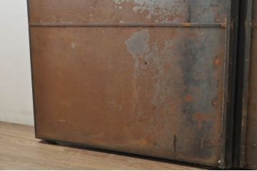 中古　手作り　オーダー品　重厚なアイアン吊り戸2枚セット(アイアンドア、玄関戸、鉄扉、引き戸、ガラス戸、建具、バラ売り可能)(R-080328)