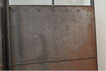 中古　手作り　オーダー品　重厚なアイアン吊り戸2枚セット(アイアンドア、玄関戸、鉄扉、引き戸、ガラス戸、建具、バラ売り可能)(R-080328)