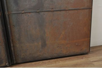 中古　手作り　オーダー品　重厚なアイアン吊り戸2枚セット(アイアンドア、玄関戸、鉄扉、引き戸、ガラス戸、建具、バラ売り可能)(R-080328)