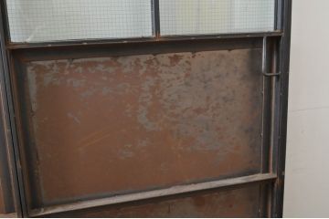 中古　手作り　オーダー品　重厚なアイアン吊り戸2枚セット(アイアンドア、玄関戸、鉄扉、引き戸、ガラス戸、建具、バラ売り可能)(R-080328)