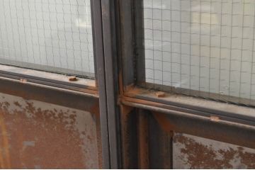 中古　手作り　オーダー品　重厚なアイアン吊り戸2枚セット(アイアンドア、玄関戸、鉄扉、引き戸、ガラス戸、建具、バラ売り可能)(R-080328)