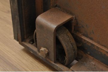 中古　手作り　オーダー品　重厚なアイアン吊り戸2枚セット(アイアンドア、玄関戸、鉄扉、引き戸、ガラス戸、建具、バラ売り可能)(R-080328)