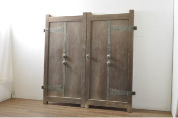 アンティーク建具　特大!!　極厚!!　総欅(ケヤキ)材　存在感のある銅金具の門扉1対2枚セット(蔵戸、玄関戸、両開きドア、木製扉)(R-080330)