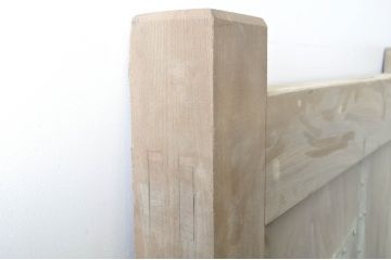 アンティーク建具　特大!!　極厚!!　総欅(ケヤキ)材　存在感のある銅金具の門扉1対2枚セット(蔵戸、玄関戸、両開きドア、木製扉)(R-080330)