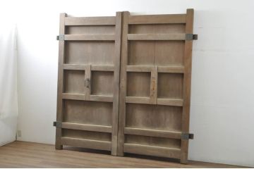 アンティーク建具　特大!!　極厚!!　総欅(ケヤキ)材　存在感のある銅金具の門扉1対2枚セット(蔵戸、玄関戸、両開きドア、木製扉)(R-080330)
