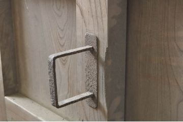 アンティーク建具　特大!!　極厚!!　総欅(ケヤキ)材　存在感のある銅金具の門扉1対2枚セット(蔵戸、玄関戸、両開きドア、木製扉)(R-080330)