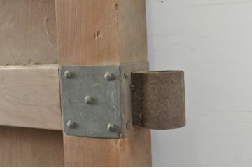 アンティーク建具　特大!!　極厚!!　総欅(ケヤキ)材　存在感のある銅金具の門扉1対2枚セット(蔵戸、玄関戸、両開きドア、木製扉)(R-080330)