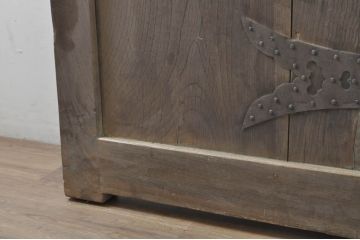 アンティーク建具　特大!!　極厚!!　総欅(ケヤキ)材　存在感のある銅金具の門扉1枚(蔵戸、玄関戸、両開きドア、木製扉)(R-080331)
